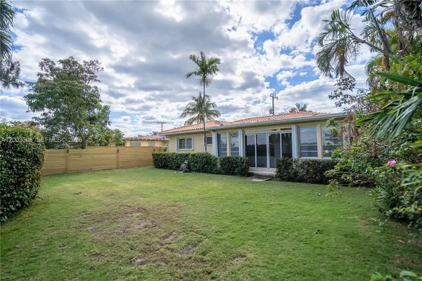 $5,600 | 475 South Shore Drive, Miami Beach, FL 33141