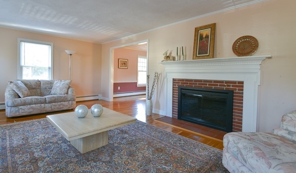 69 Royalston Road Wellesley, MA 02481 - Photo 4 of 19