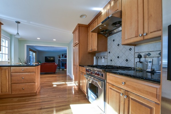 69 Royalston Road Wellesley, MA 02481 - Photo 7 of 19