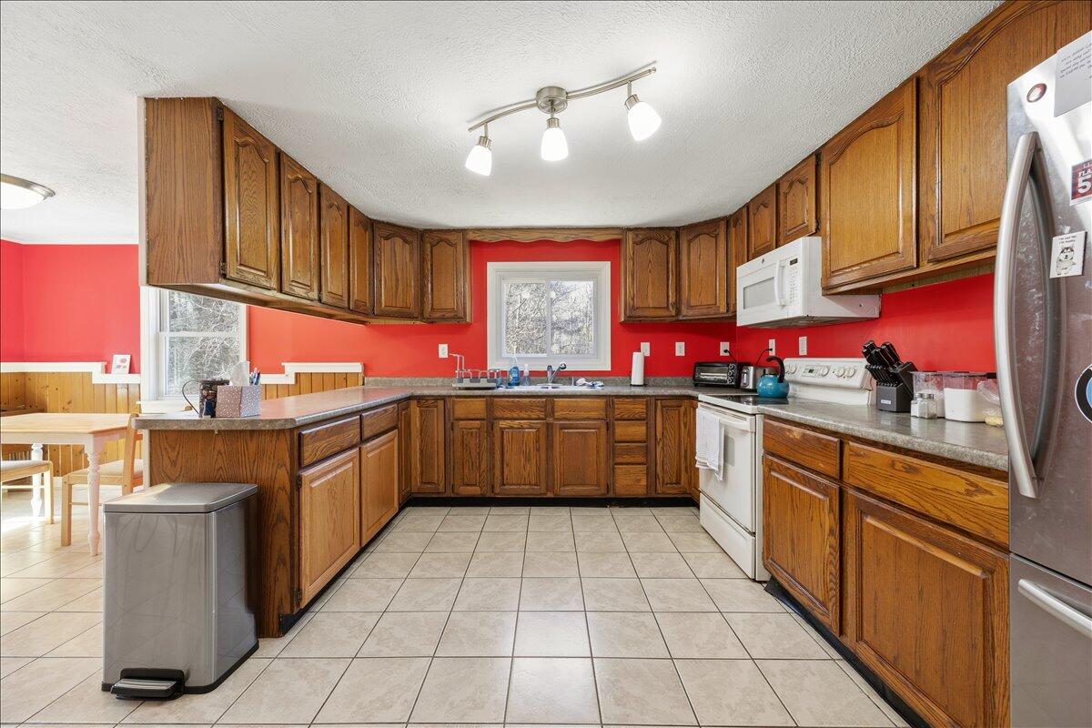 9 Ranwall Avenue Saco, ME 04072 - Photo 7 of 42 Kitchen