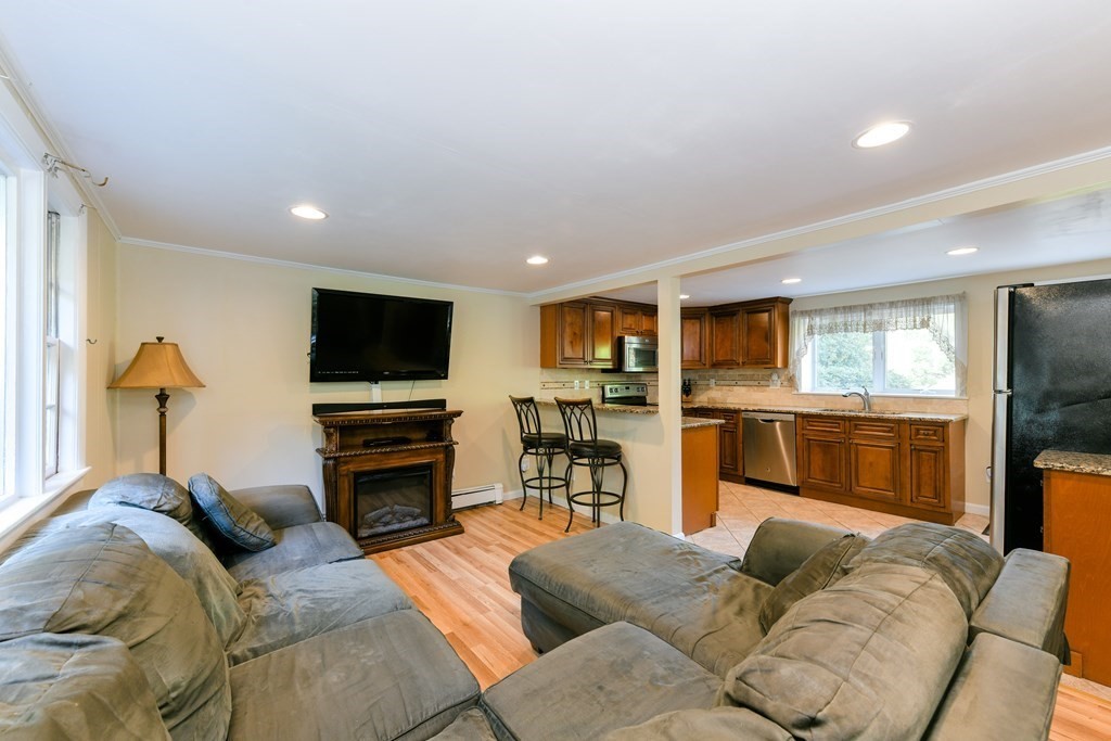 58 River Road Norfolk, MA 02056 - Photo 5 of 23 Gallery Image 5