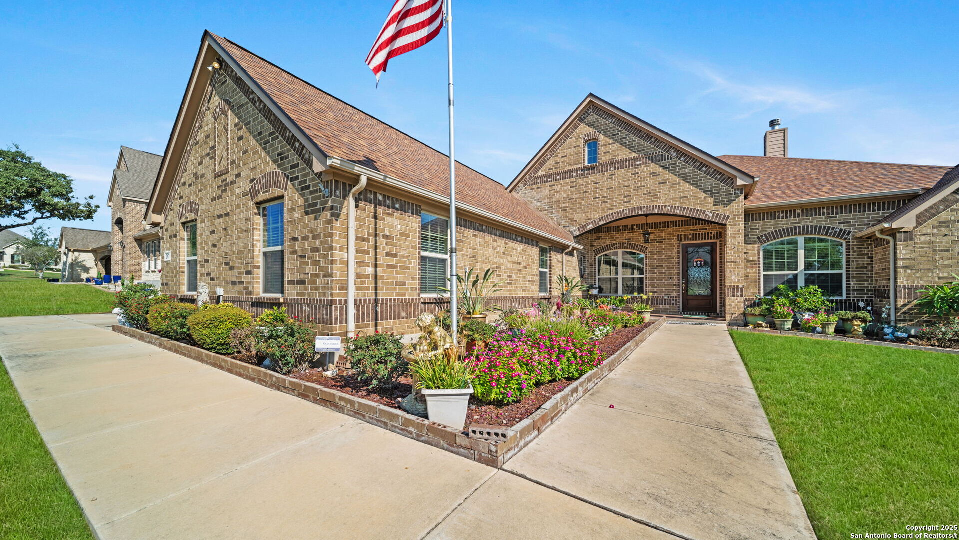 287 Cascade Trail Castroville, TX 78009 - Photo 3 of 44