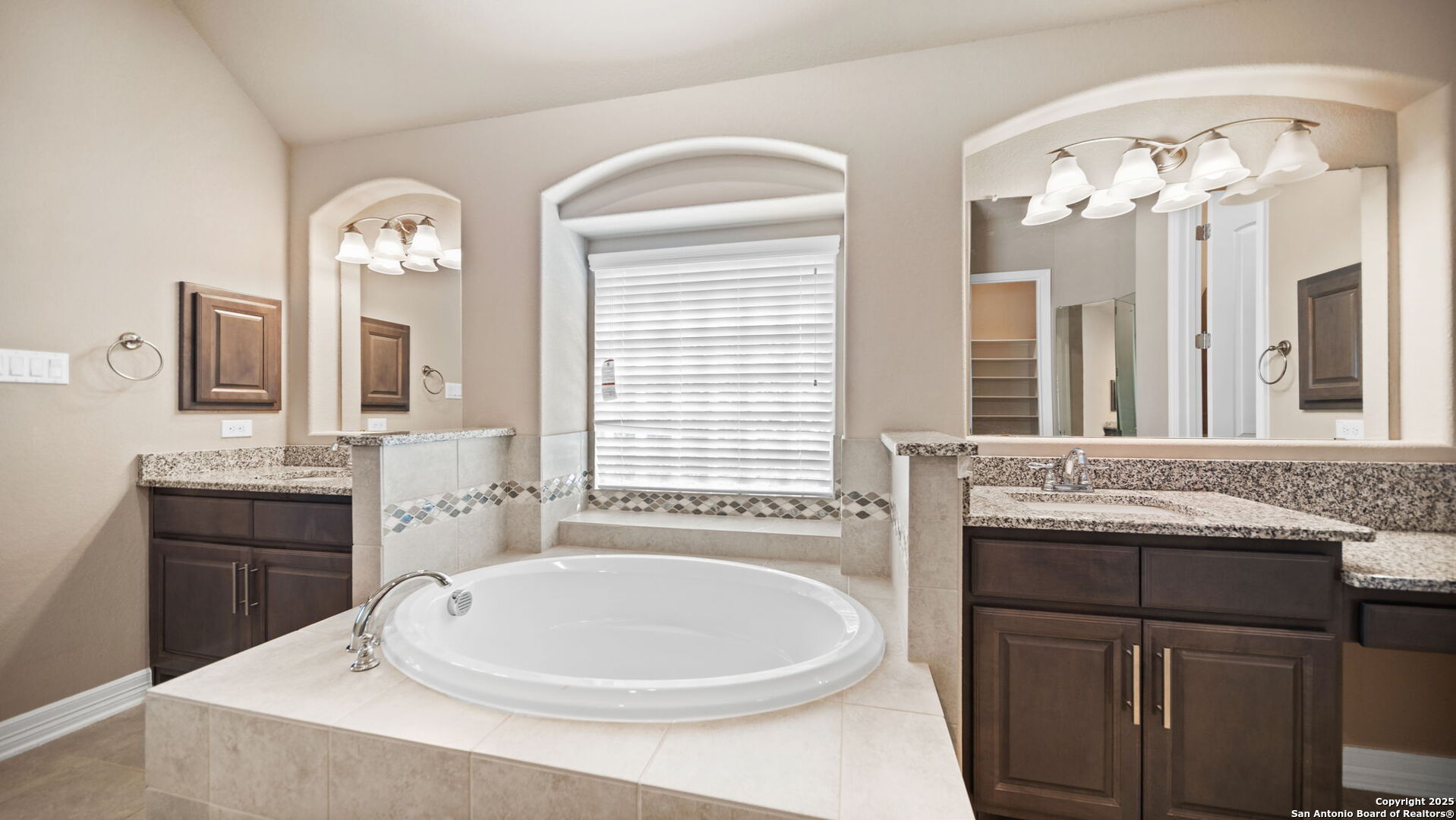 287 Cascade Trail Castroville, TX 78009 - Photo 35 of 44