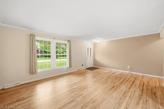 1515 Barlow Road Hudson, OH 44236 - Photo 12 of 31 Beautiful hardwood floors throughout the main level. Living Room with natural light and neutral colors.