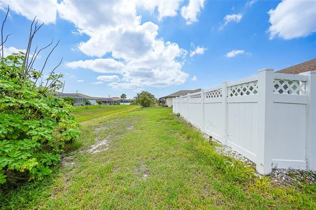 $283,900 | 279 Mark Twain Lane, Rotonda West, FL 33947