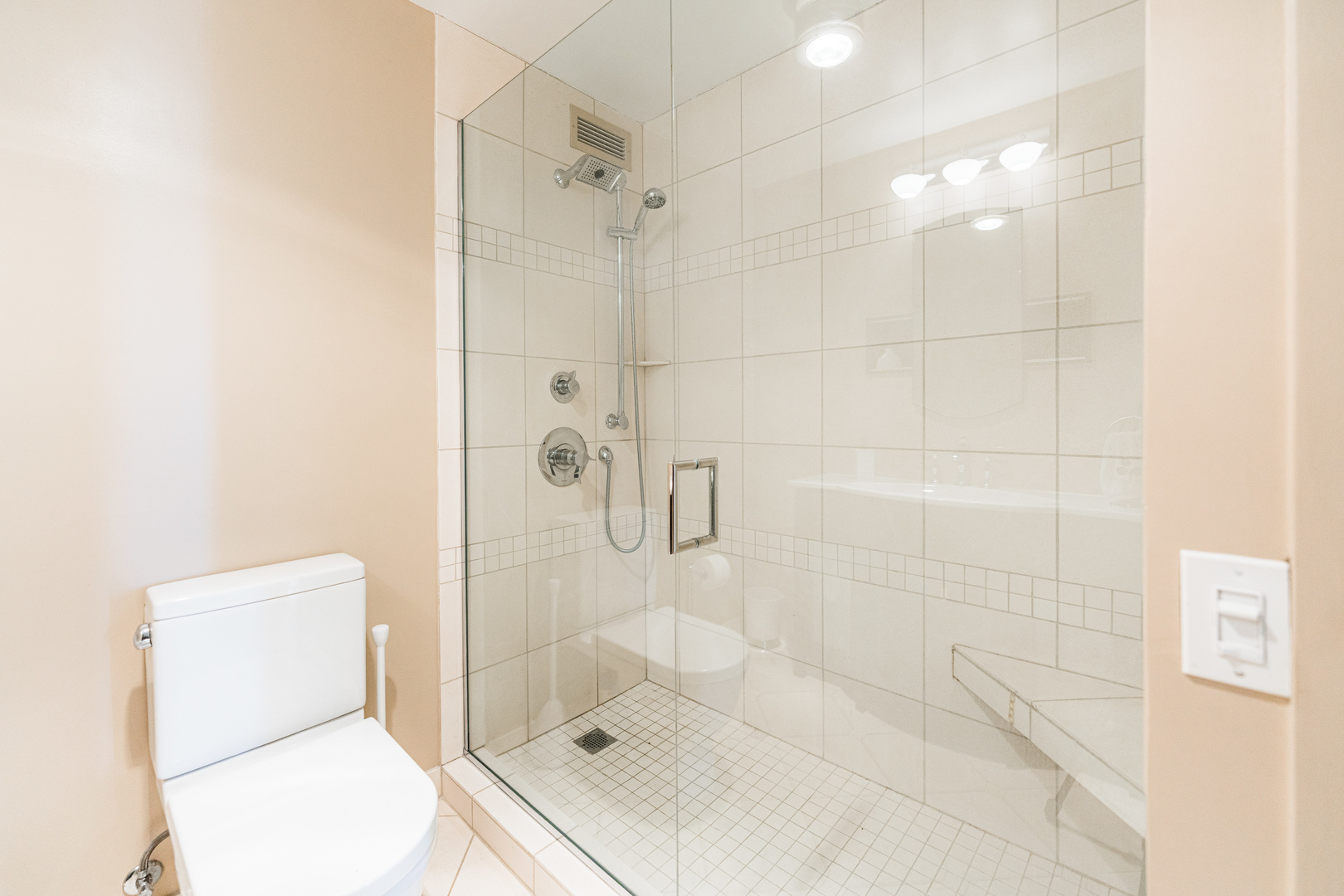 360 East Randolph Street, Unit 2102 Chicago, IL 60601 - Photo 25 of 38