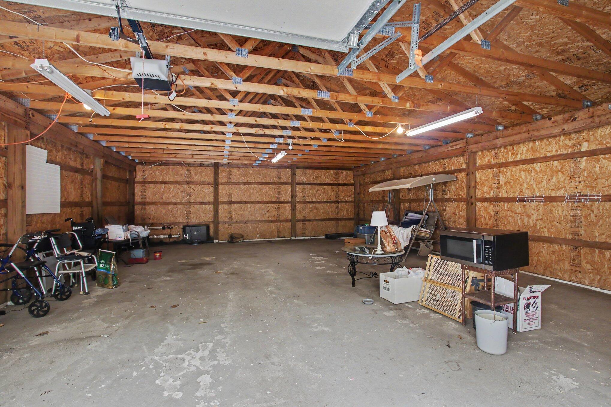 850 West Michillinda Road Muskegon, MI 49445 - Photo 17 of 18 Large Garage