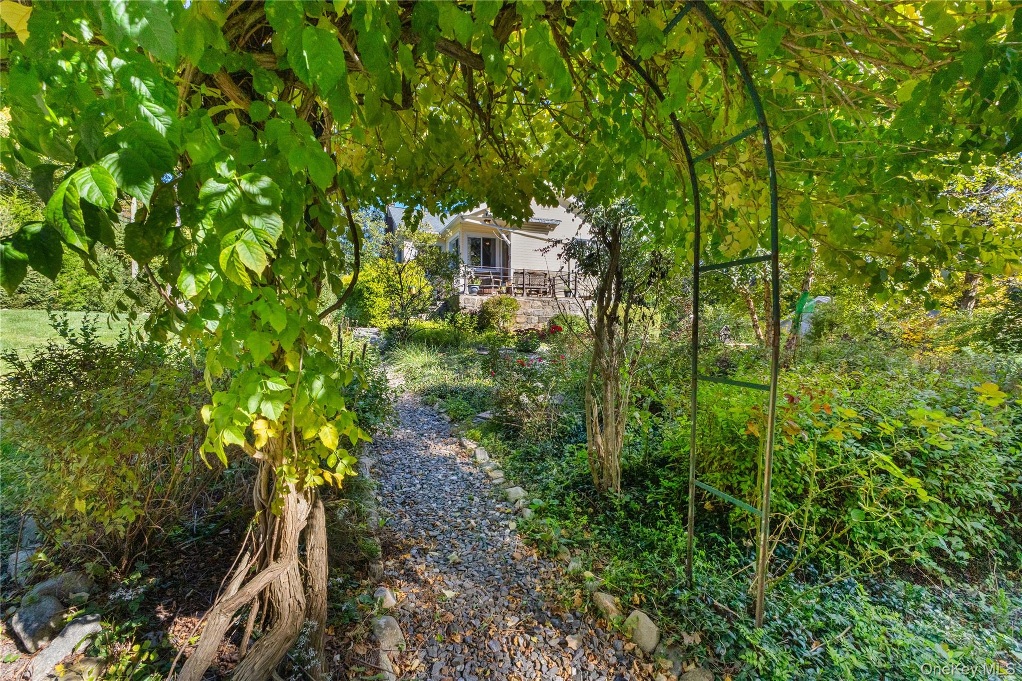 1645 Amazon Road, Unit 1645 Mohegan Lake, NY 10547 - Photo 32 of 50 a backyard of a house with lots of green space