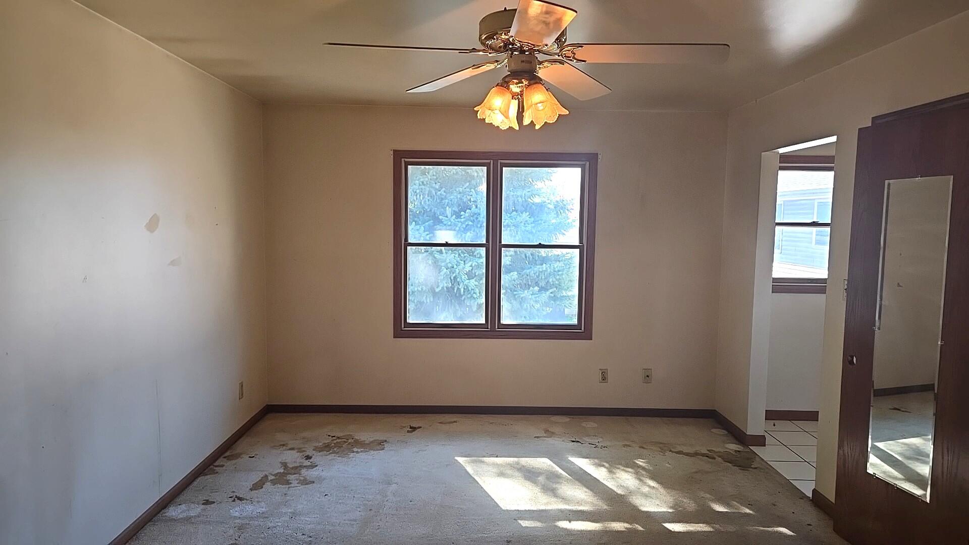 1951 West Ash Street Griffith, IN 46319 - Photo 15 of 23 an empty room that has a window