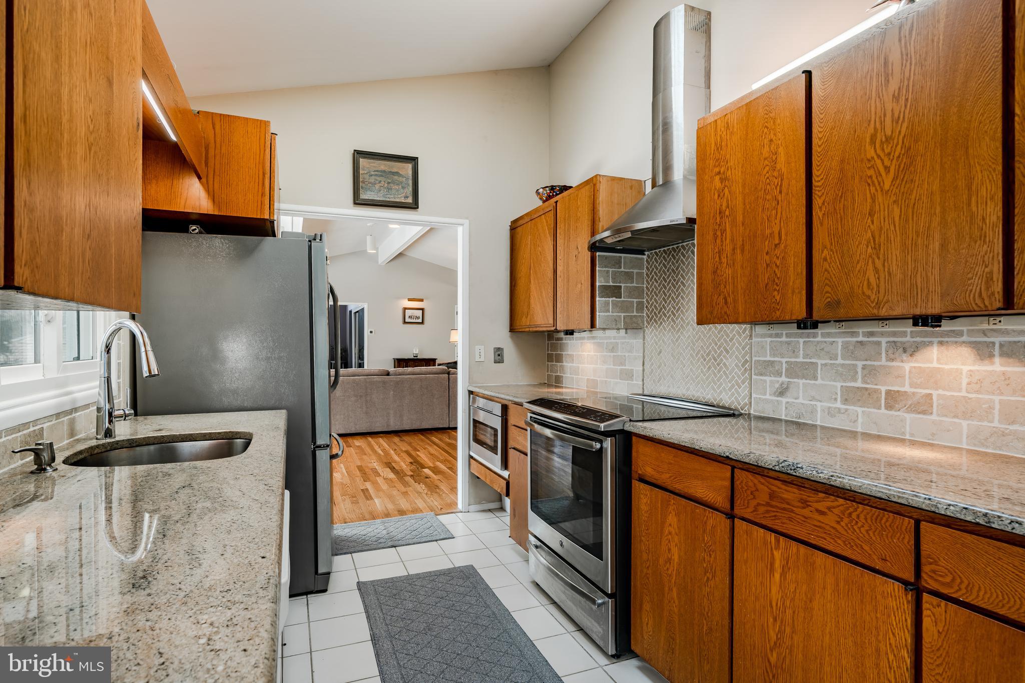 75 Elfman Drive Doylestown, PA 18901 - Photo 12 of 44 Kitchen w Granite Countertops