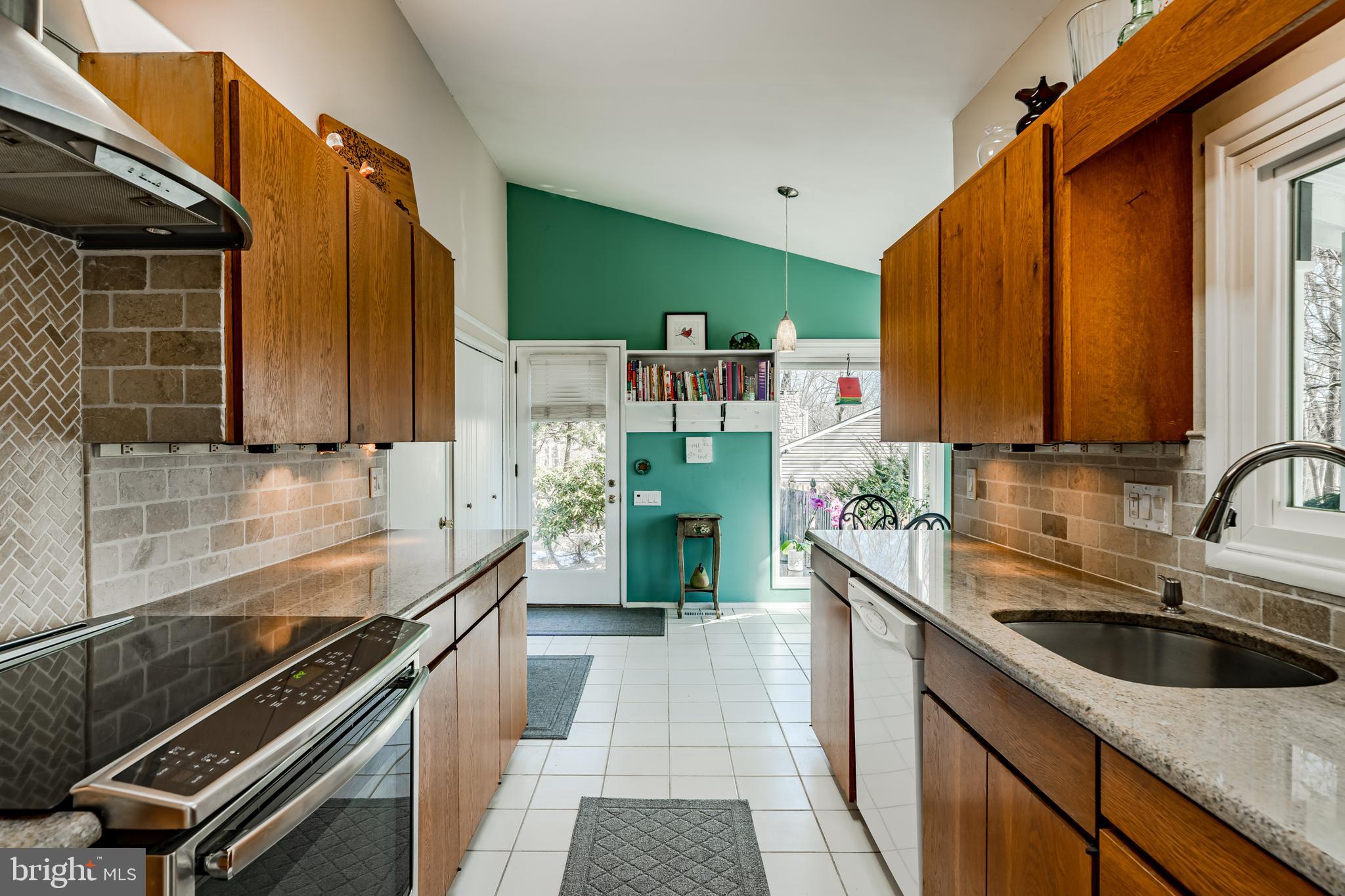 75 Elfman Drive Doylestown, PA 18901 - Photo 10 of 44 Kitchen w/ Vaulted Ceilings