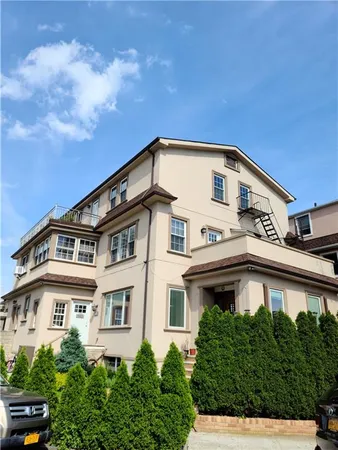 $1,990,000 | 4415 Atlantic Avenue | Seagate
