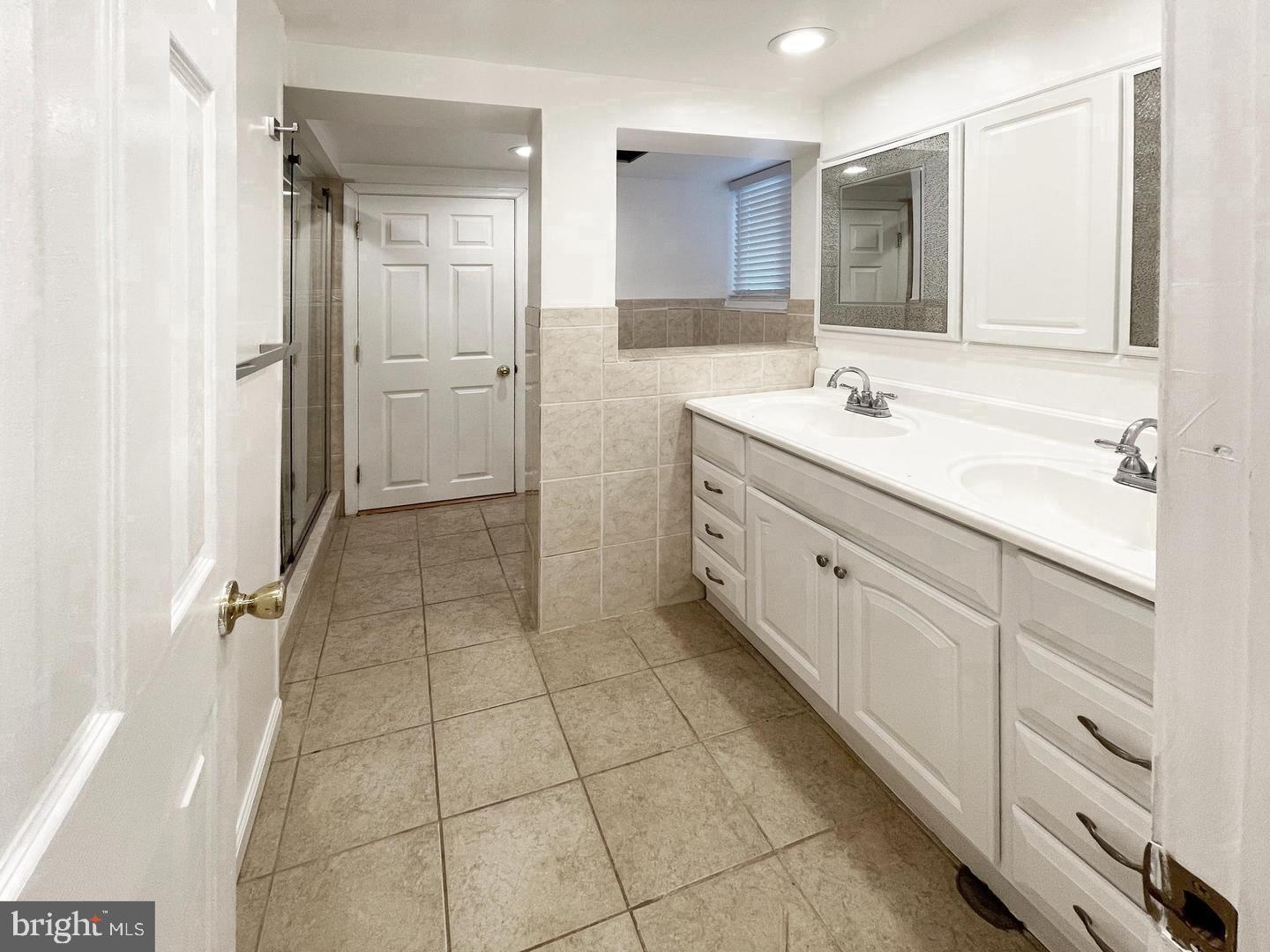 1115 Riva Ridge Drive Great Falls, VA 22066 - Photo 4 of 9
