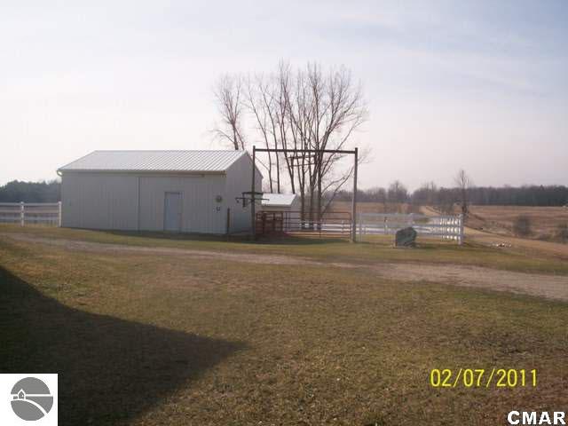 8191 South Vandecar Road Mount Pleasant, MI 48858 - Photo 12 of 16 1772509-11.JPG