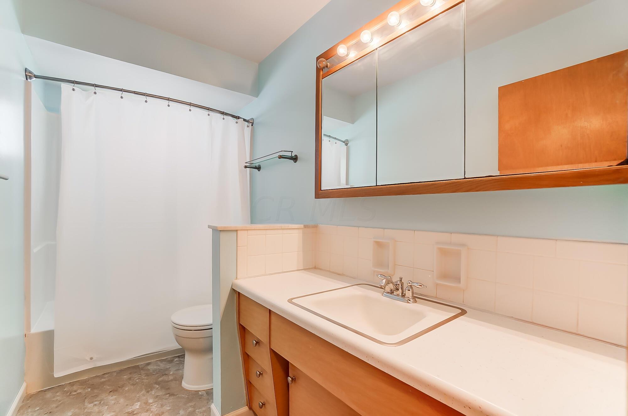 3852 Beulah Road Columbus, OH 43224 - Photo 24 of 44 Full Bath