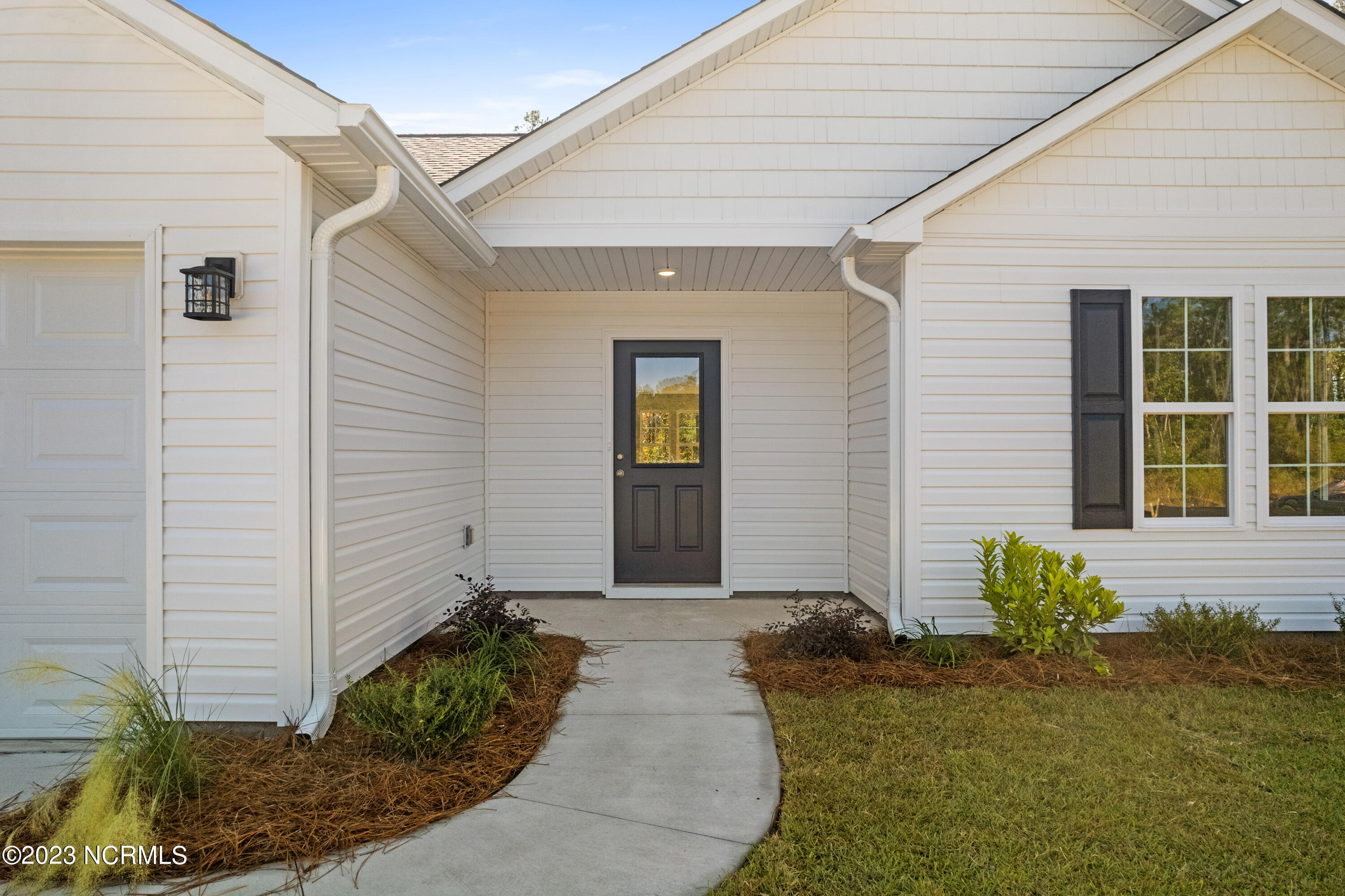 198 Priscilla Place Hampstead, NC 28443 - Photo 4 of 57 Similar to photos - This home is being offered with a bonus room above the garage.