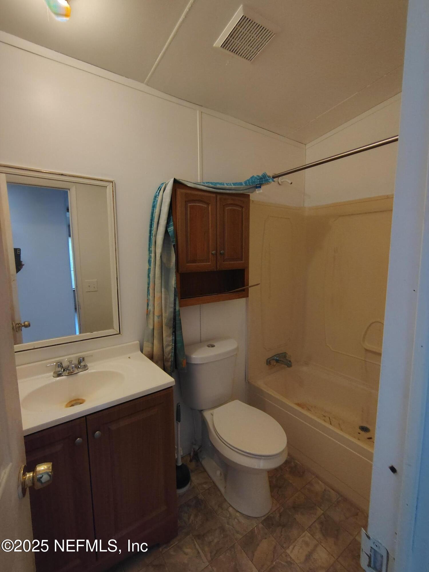 107 Peebles Road Interlachen, FL 32148 - Photo 14 of 41 Bathroom 3