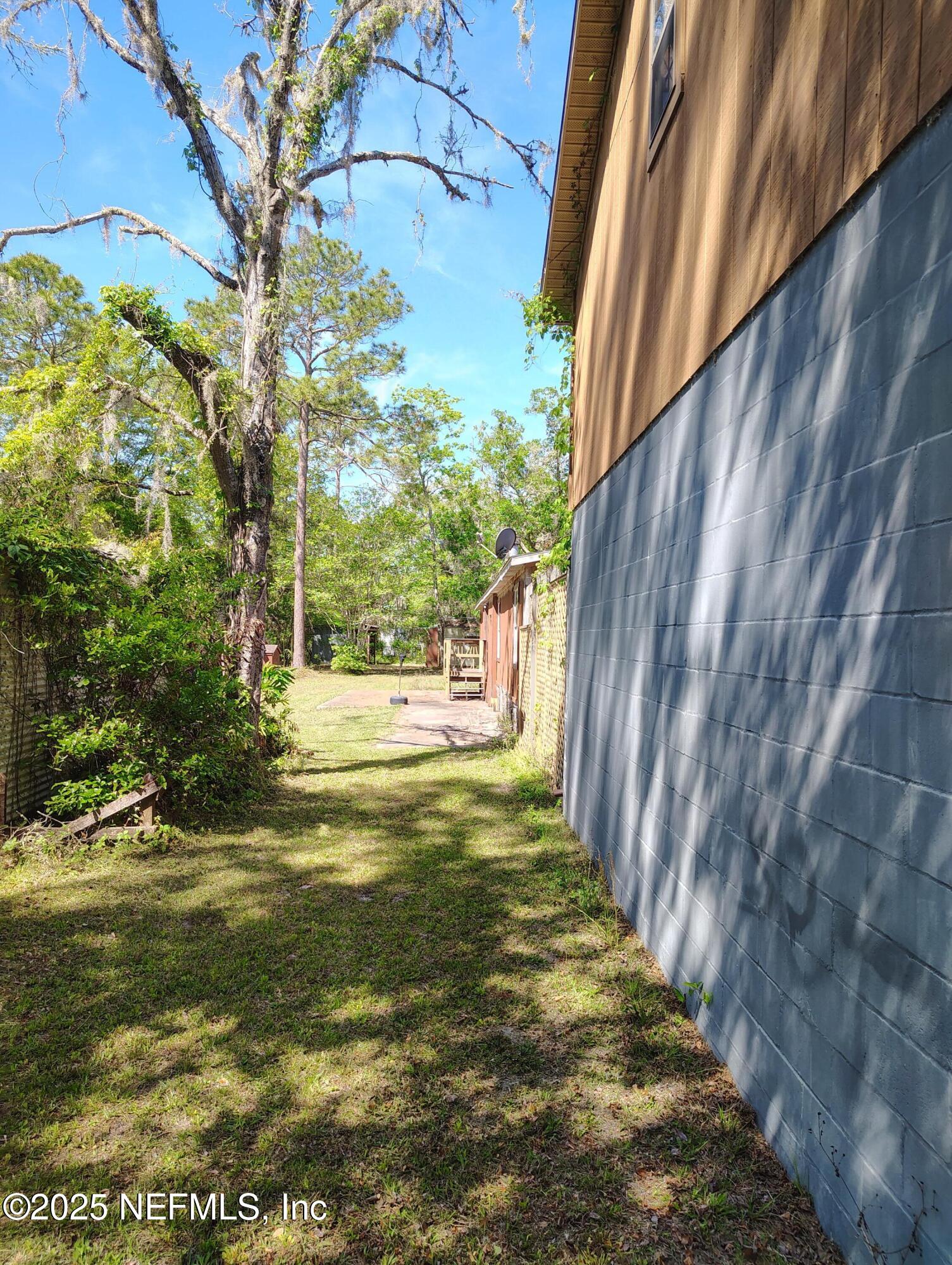 107 Peebles Road Interlachen, FL 32148 - Photo 30 of 41 BackView of garage