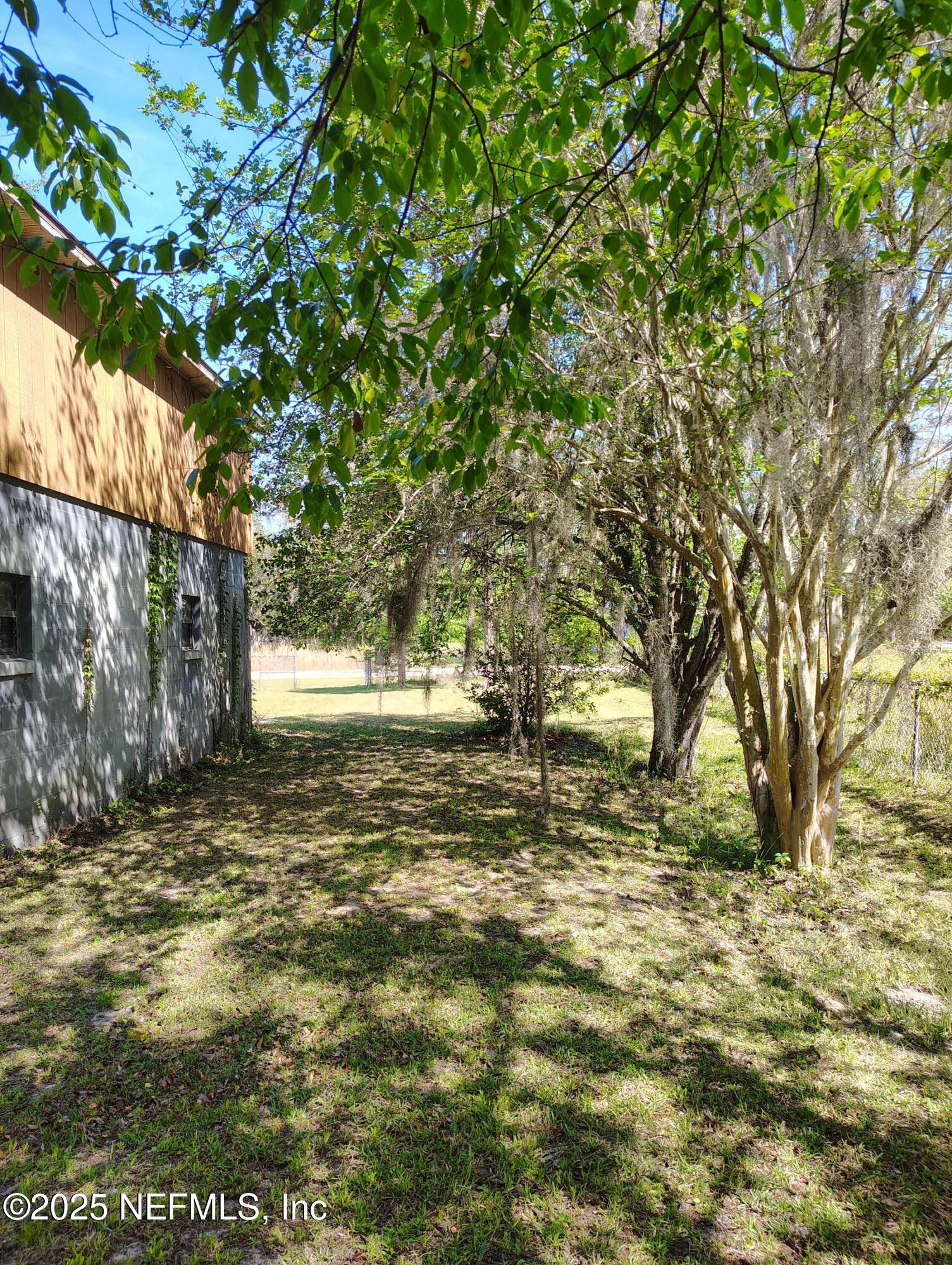 107 Peebles Road Interlachen, FL 32148 - Photo 33 of 41 Right Side Garage