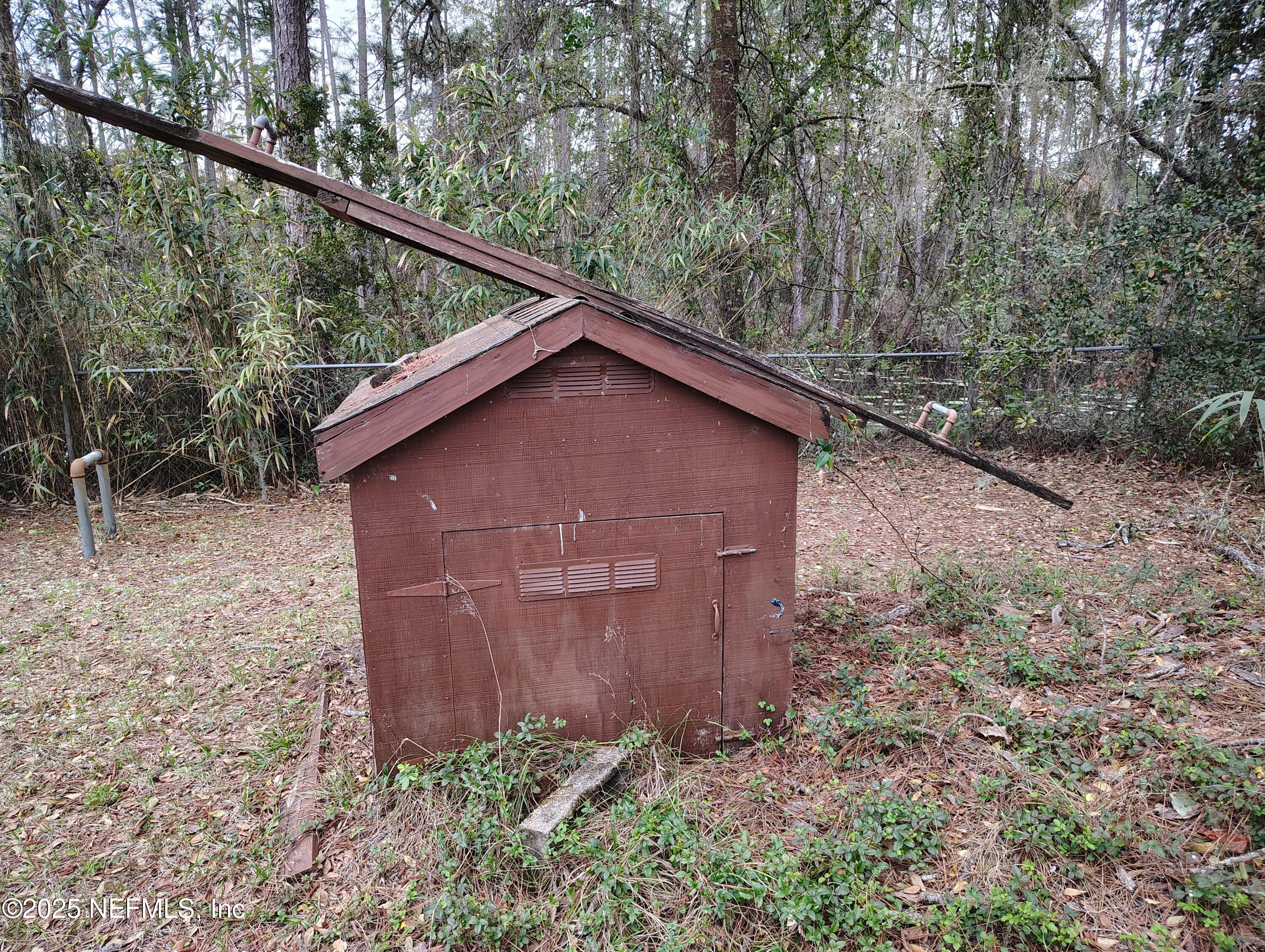 107 Peebles Road Interlachen, FL 32148 - Photo 37 of 41 Well House