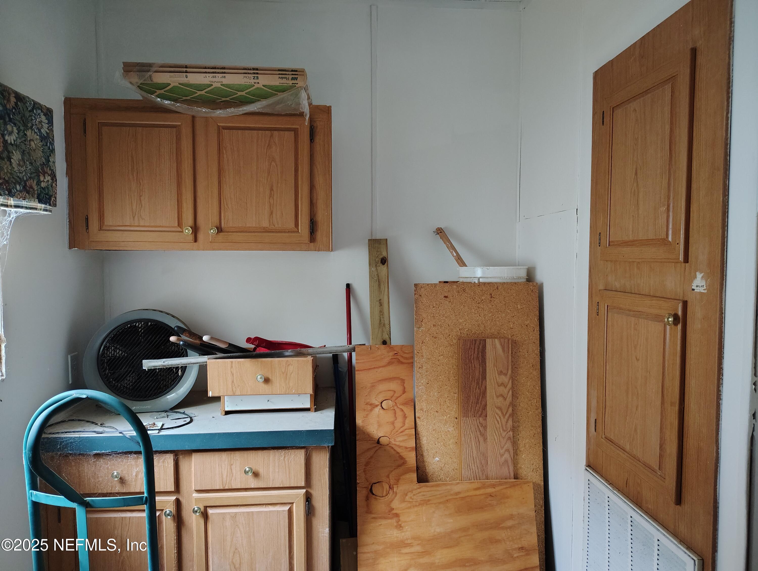107 Peebles Road Interlachen, FL 32148 - Photo 8 of 41 Laundry room