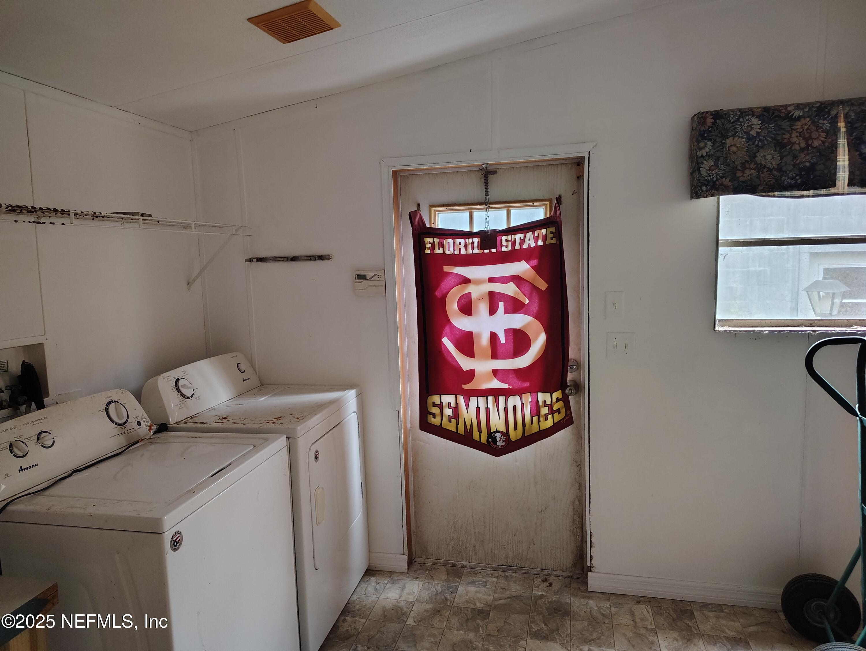 107 Peebles Road Interlachen, FL 32148 - Photo 9 of 41 Laundry room