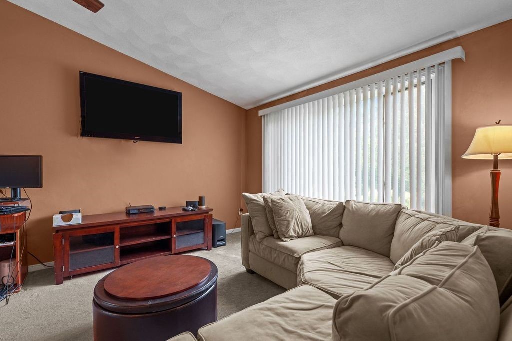 204 Shenandoah Road Warwick, RI 02886 - Photo 12 of 35