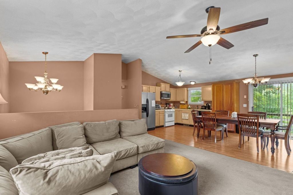 204 Shenandoah Road Warwick, RI 02886 - Photo 13 of 35