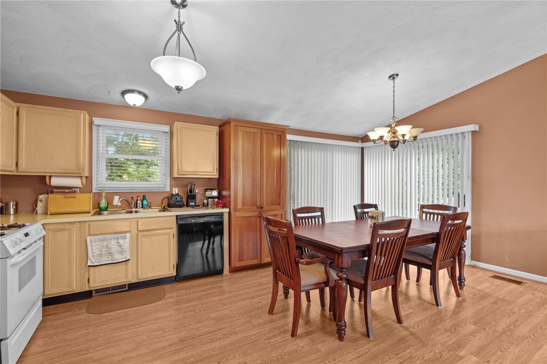 204 Shenandoah Road Warwick, RI 02886 - Photo 4 of 35