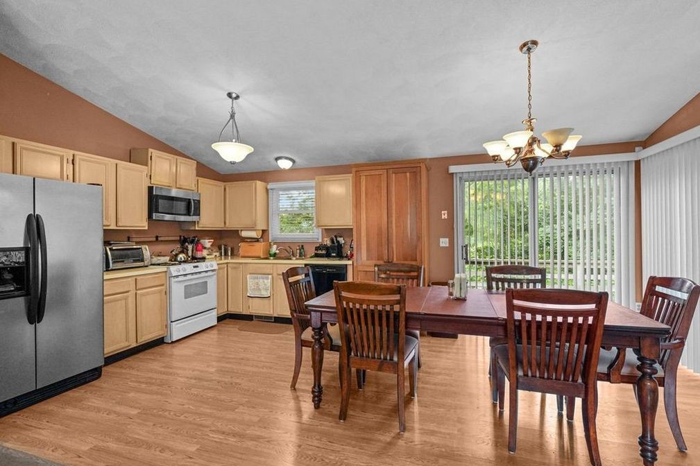 204 Shenandoah Road Warwick, RI 02886 - Photo 5 of 35