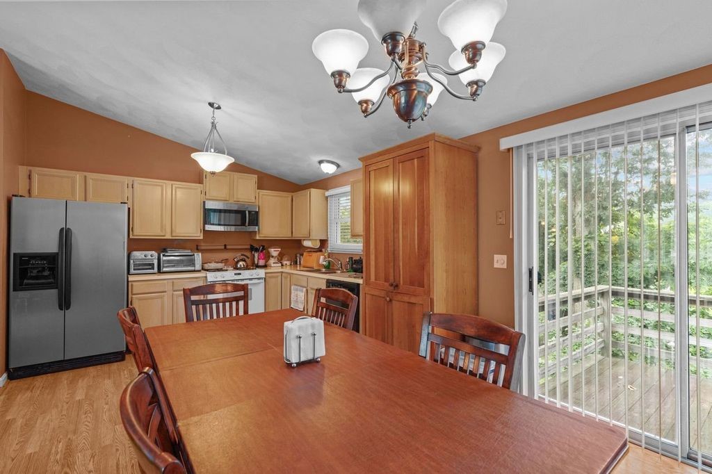 204 Shenandoah Road Warwick, RI 02886 - Photo 6 of 35