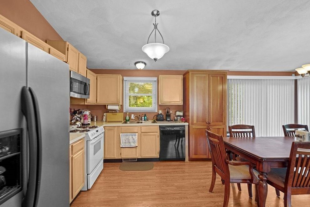 204 Shenandoah Road Warwick, RI 02886 - Photo 8 of 35