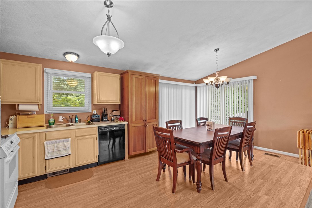 204 Shenandoah Road Warwick, RI 02886 - Photo 9 of 35