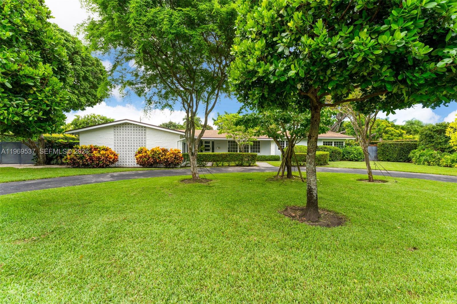 7451 Southwest 133rd Street Pinecrest, FL 33156 - Photo 12 of 36