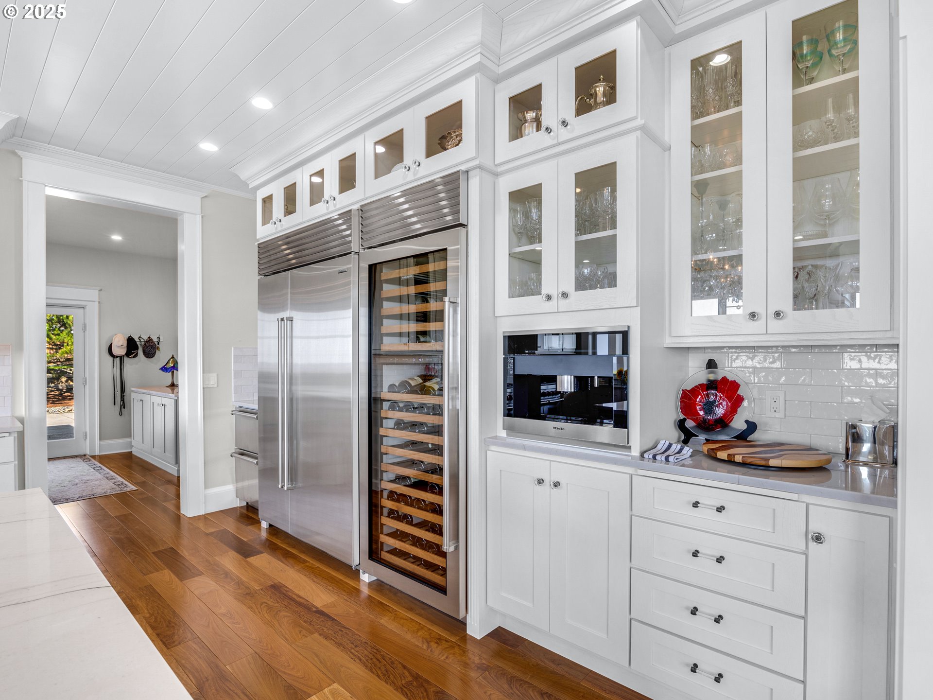 89062 Pinehurst Road Gearhart, OR 97138 - Photo 14 of 42 a kitchen with stainless steel appliances a refrigerator and cabinets