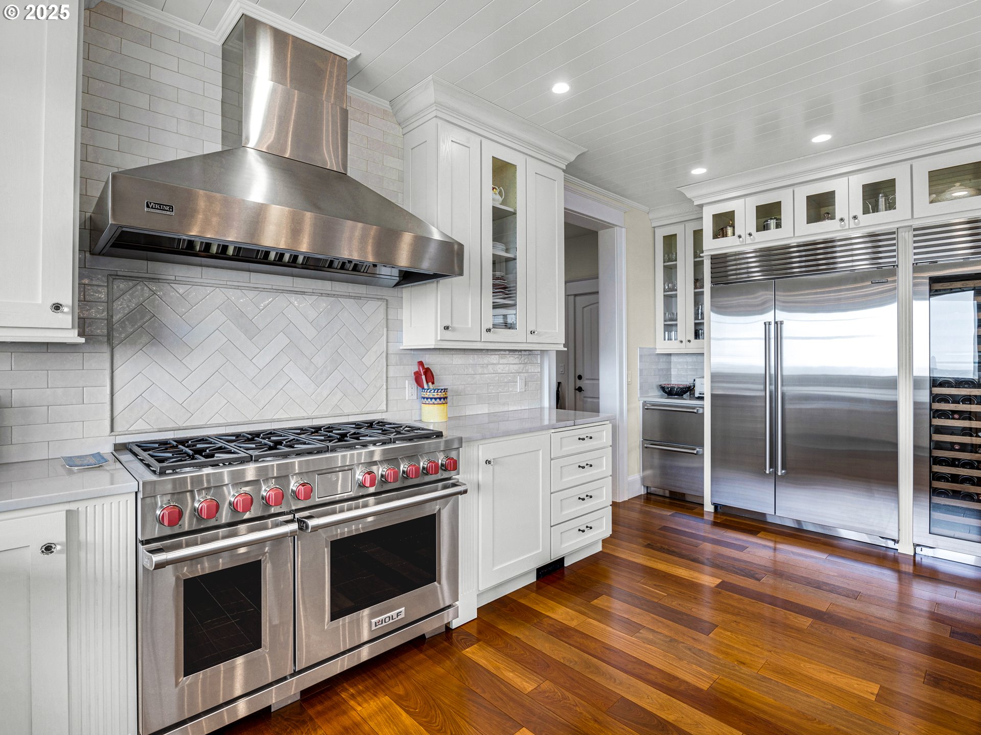89062 Pinehurst Road Gearhart, OR 97138 - Photo 15 of 42 a kitchen with stainless steel appliances granite countertop a stove and a refrigerator