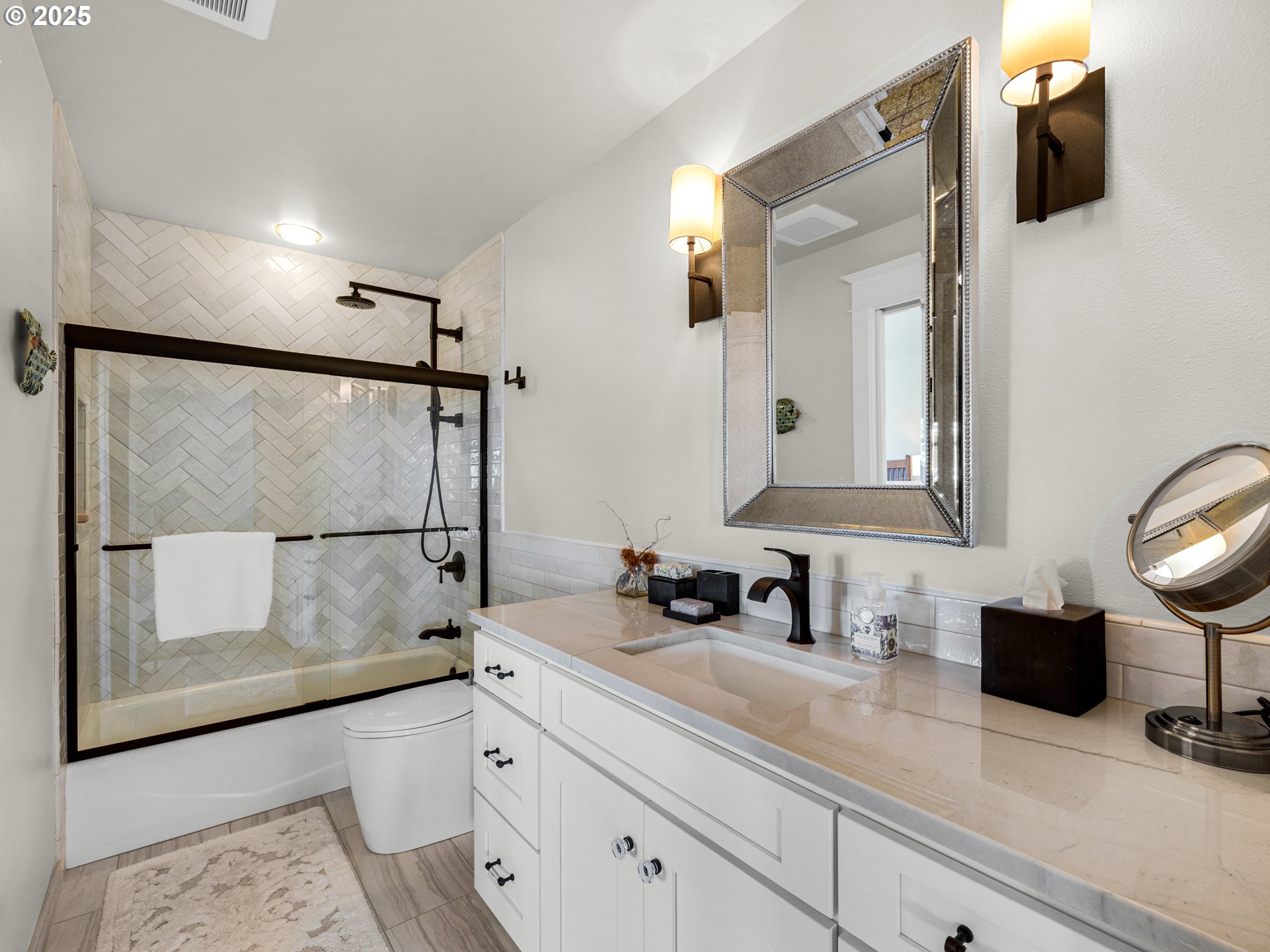 89062 Pinehurst Road Gearhart, OR 97138 - Photo 26 of 42 a bathroom with a sink and mirror