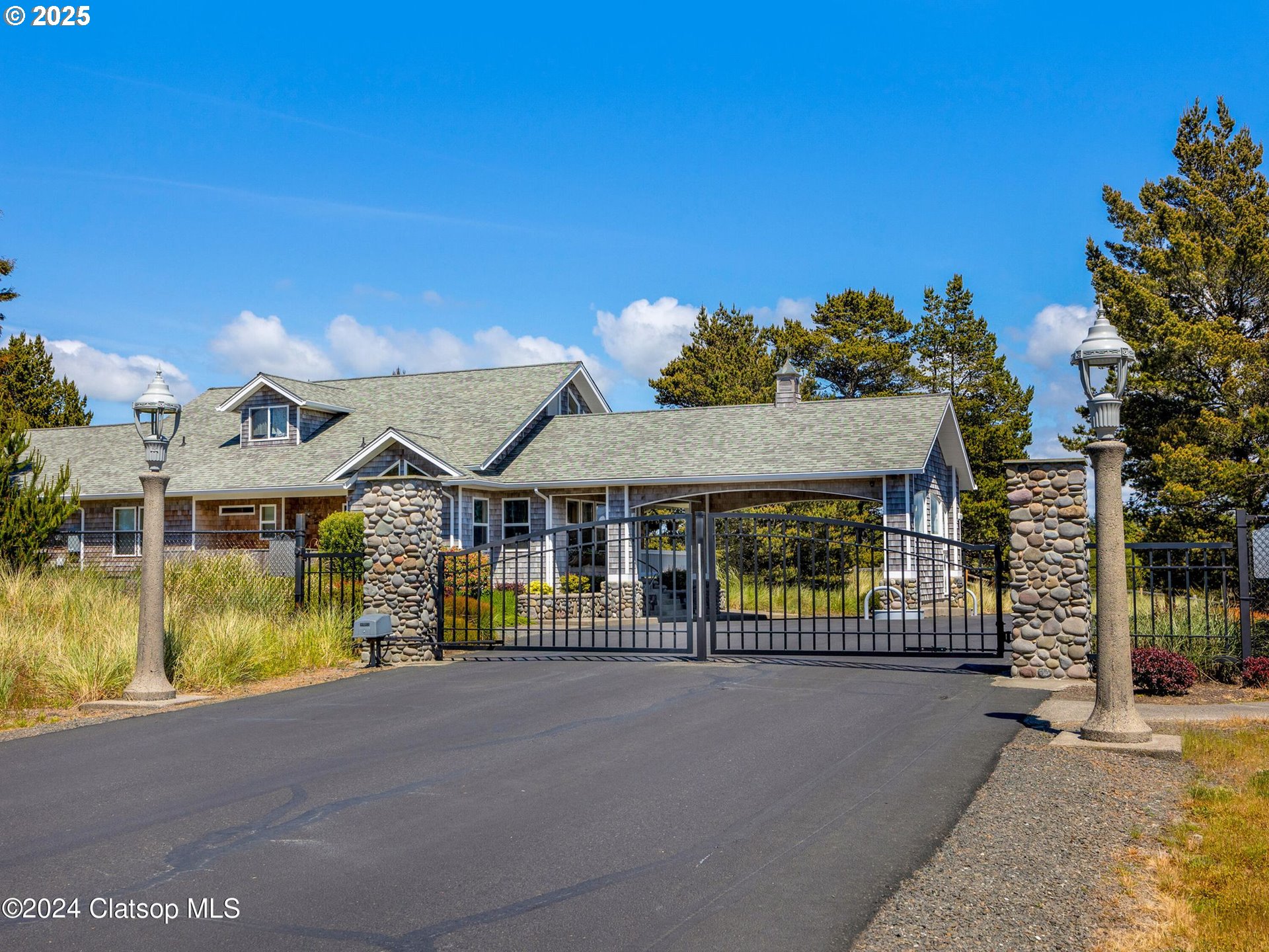 89062 Pinehurst Road Gearhart, OR 97138 - Photo 39 of 42 a view of a house with a iron gate