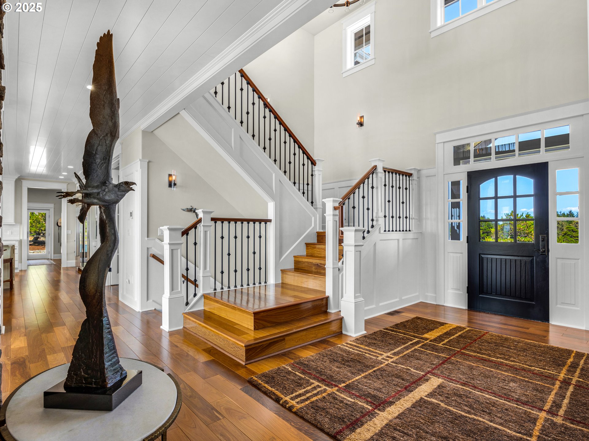 89062 Pinehurst Road Gearhart, OR 97138 - Photo 5 of 42 a view of entryway with a workspace