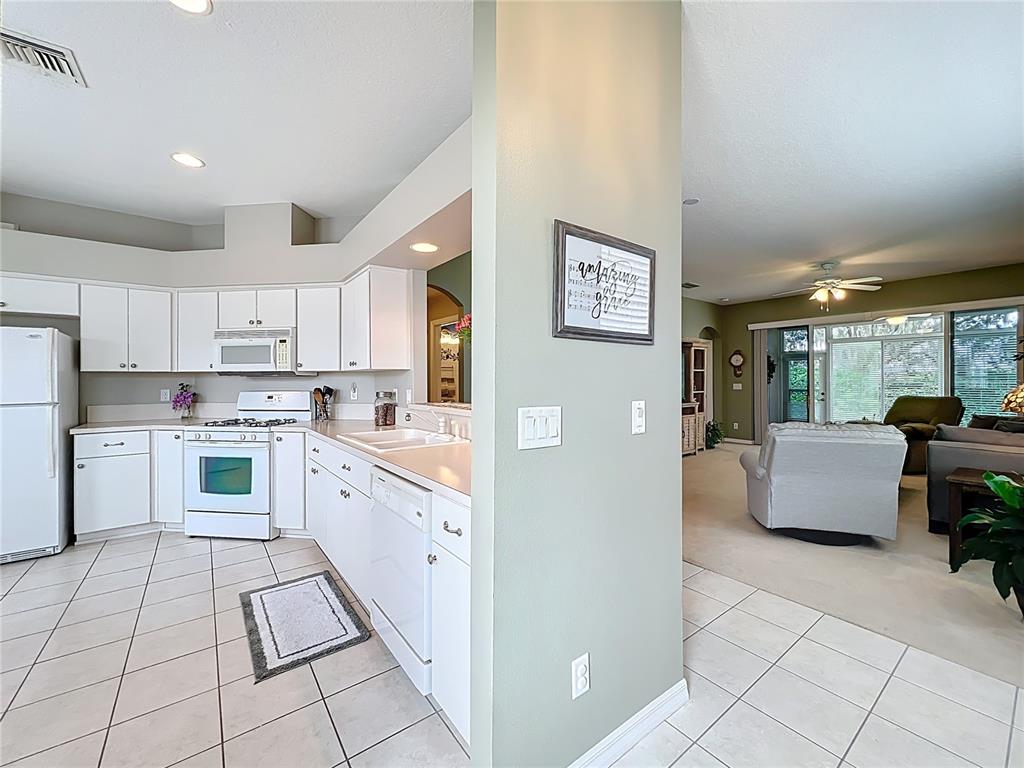 5643 Bounty Circle Tavares, FL 32778 - Photo 8 of 59