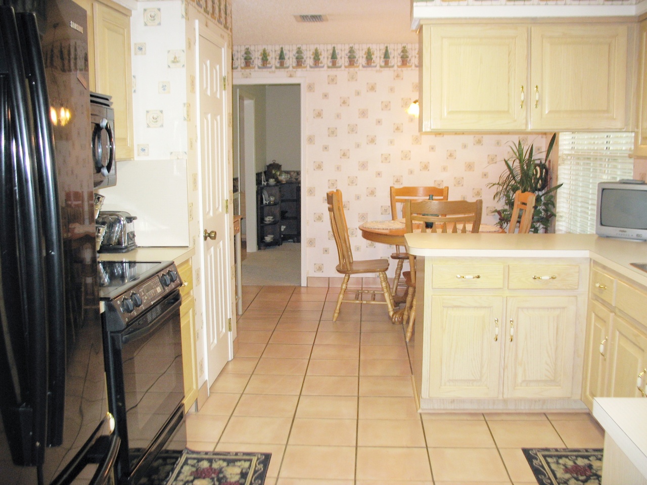 11861 Remsen Road Jacksonville, FL 32223 - Photo 10 of 25 Kitchen w/ ceramic tile flooring