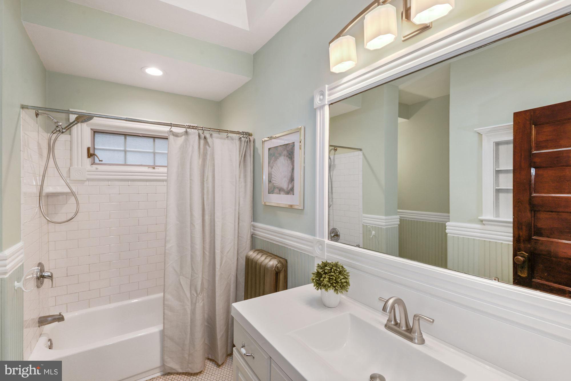3406 Rodman Street Northwest Washington, DC 20008 - Photo 16 of 35 Full bathroom