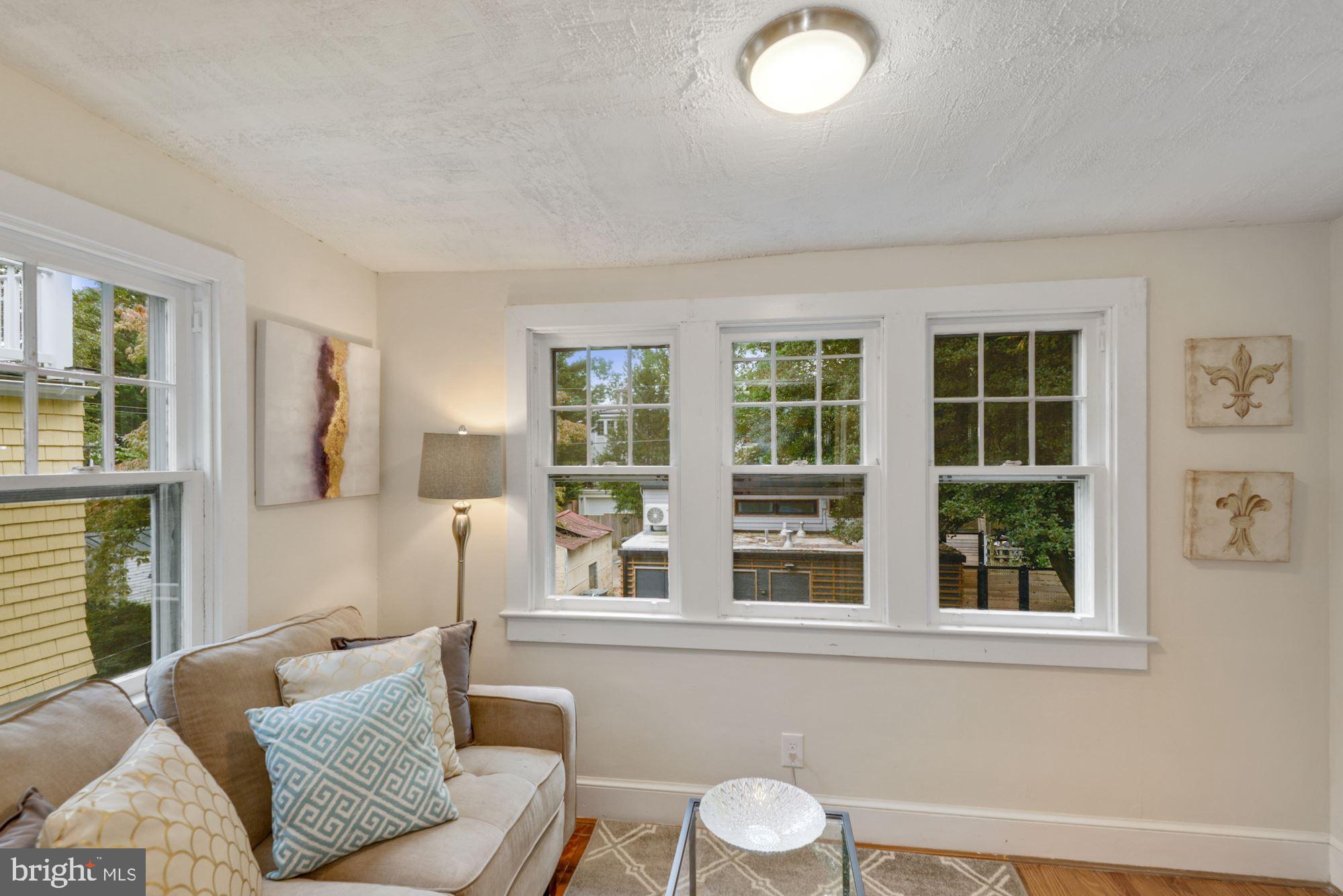 3406 Rodman Street Northwest Washington, DC 20008 - Photo 19 of 35 Sunroom