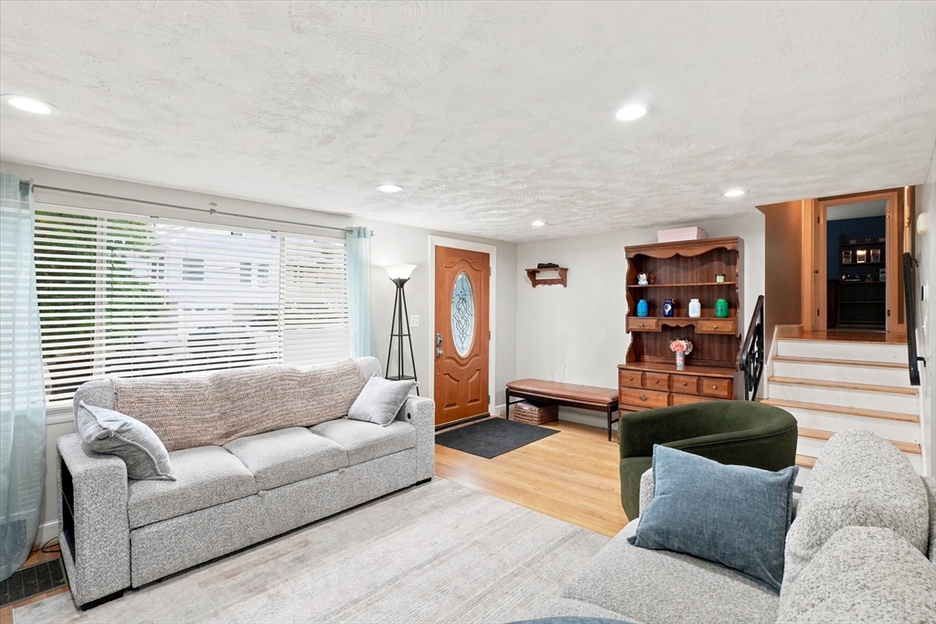 15 Burdett Road Lynn, MA 01904 - Photo 4 of 40