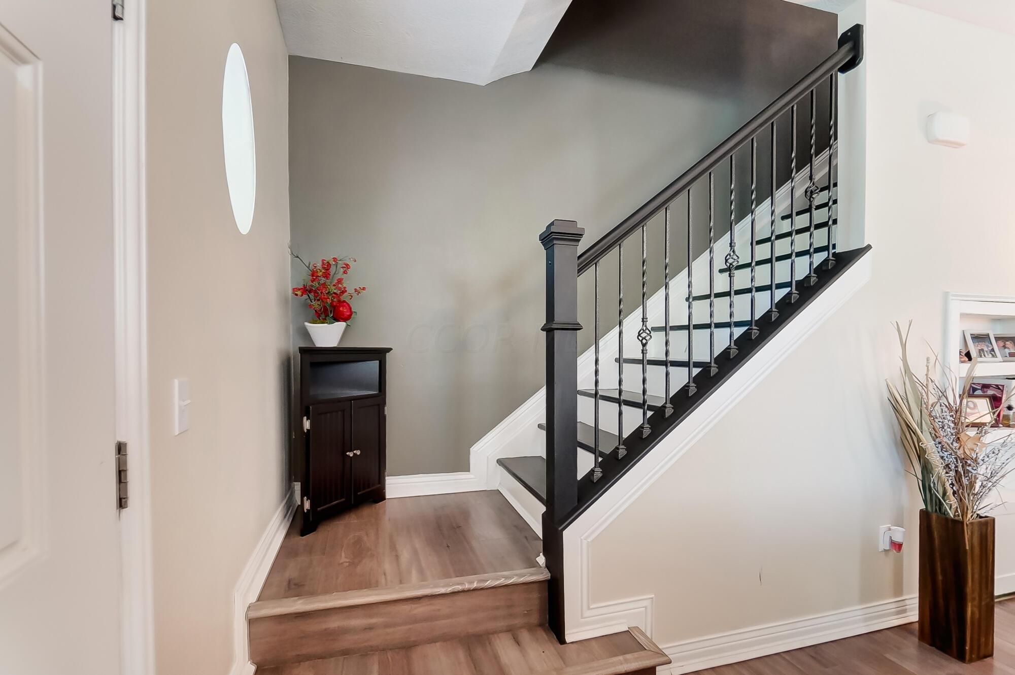 6127 Rackley Way Westerville, OH 43081 - Photo 4 of 55 023