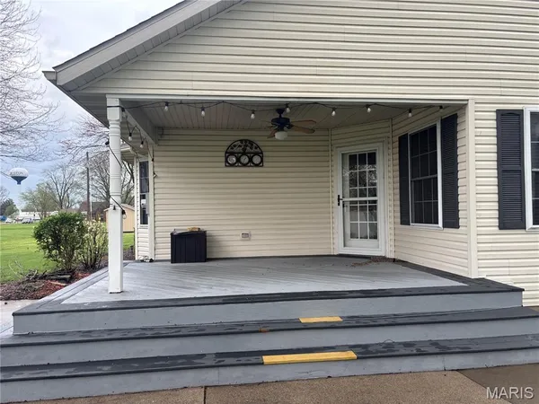 $329,900 | 499 West Redwood Street, Aviston, IL 62216