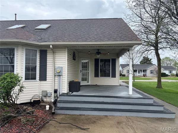 $329,900 | 499 West Redwood Street, Aviston, IL 62216
