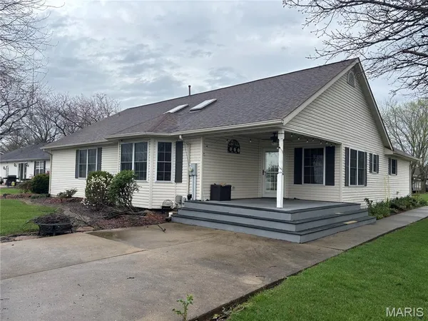 $329,900 | 499 West Redwood Street, Aviston, IL 62216