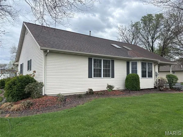 $329,900 | 499 West Redwood Street, Aviston, IL 62216