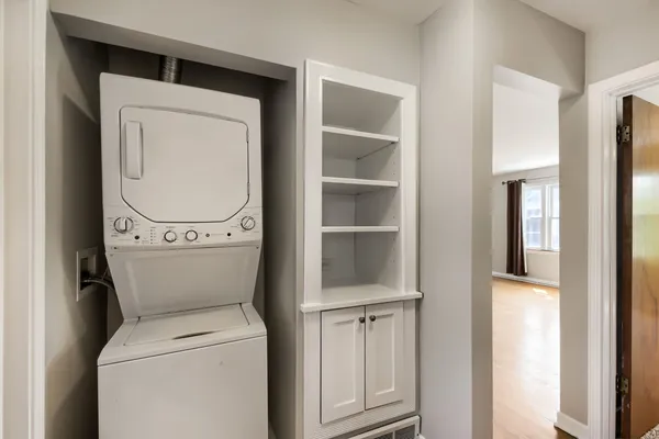 $200,000 | 10647 South Artesian Avenue, Unit 2W, Chicago, IL 60655